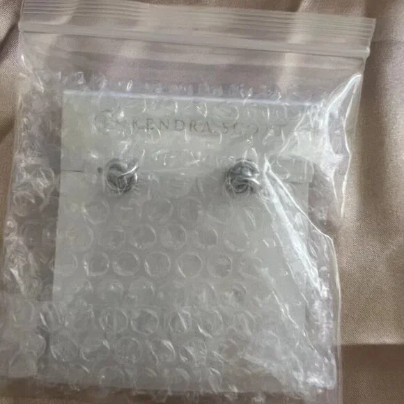 Kendra Scott Stud Earrings - Picture 4 of 4